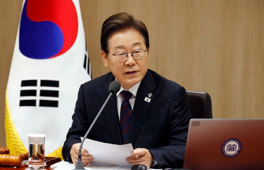 이재명 대통령이 10일 용산 대통령실 청사에서 열린 국무회의에서 모두발언을 하고 있다. 대통령실사진기자단